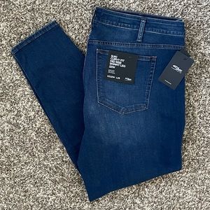 NWT Silver Jeans Suki Curvy Fit Mid Rise Skinny Leg 22W